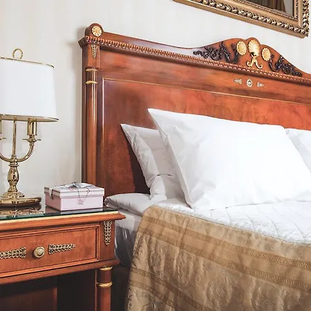 Optima Collection Podil Plaza Hotel 4*