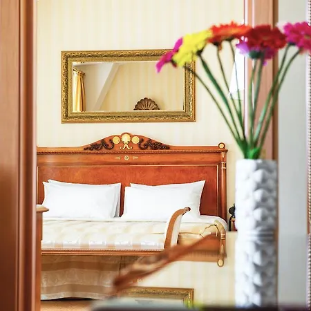 Optima Collection Podil Plaza 4*