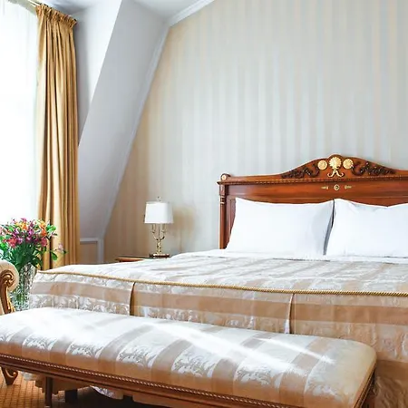 Optima Collection Podil Plaza 4*
